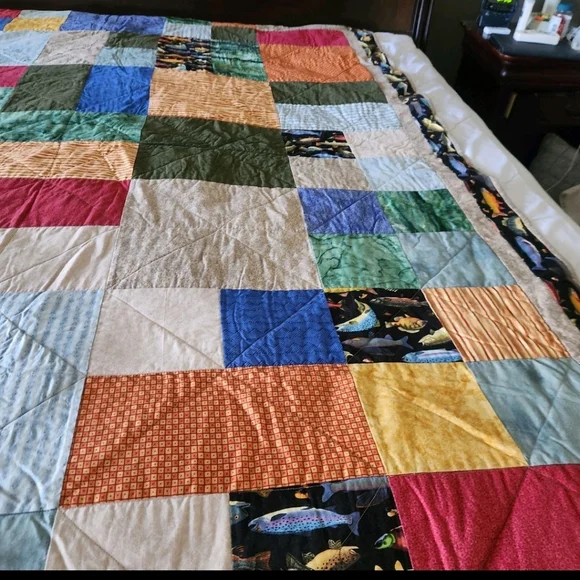 HANDMADE Patchwork Quilt Fish Cabin Outdoors Man Cave Colorful Bedding 66 x 99 - Picture 2 of 6